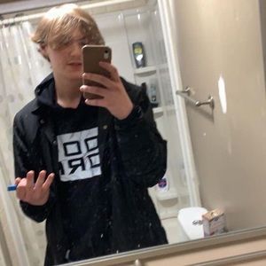 Meet your Posher, Warren